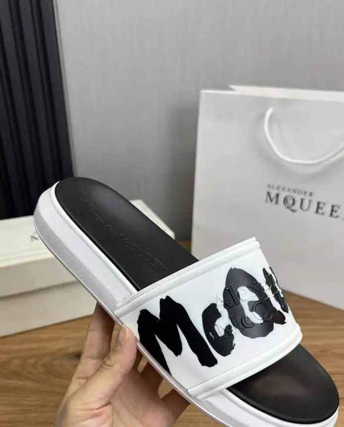 hype Alexander Mcqueen slippers