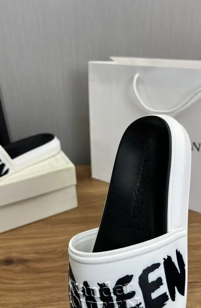 hype Alexander Mcqueen slippers