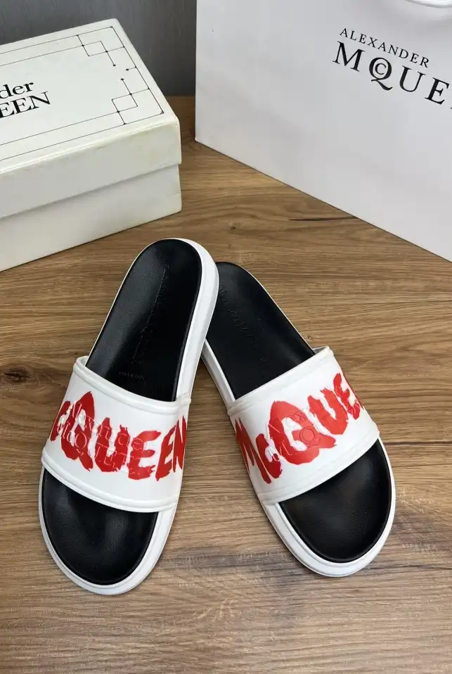 hype Alexander Mcqueen slippers