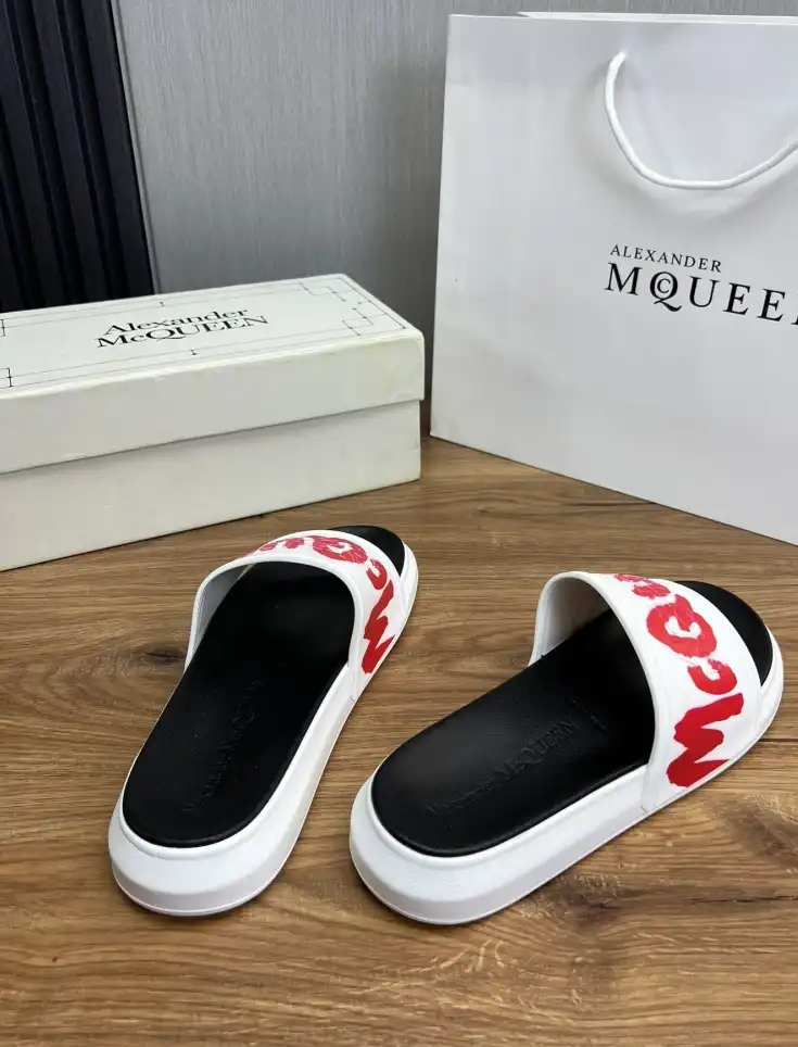 hype Alexander Mcqueen slippers