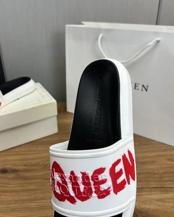 hype Alexander Mcqueen slippers