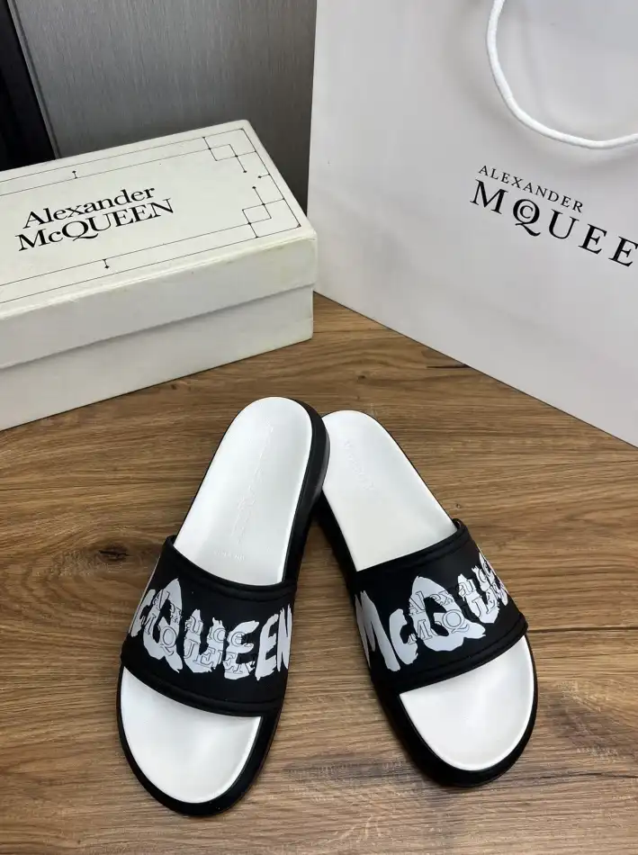 hype Alexander Mcqueen slippers