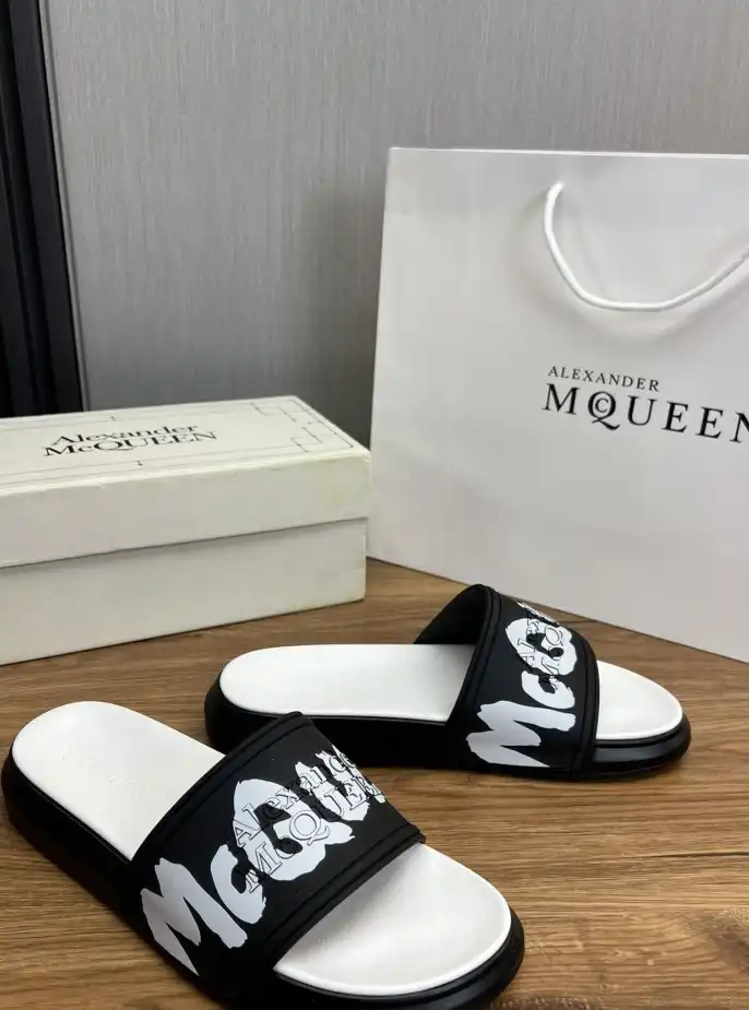 hype Alexander Mcqueen slippers