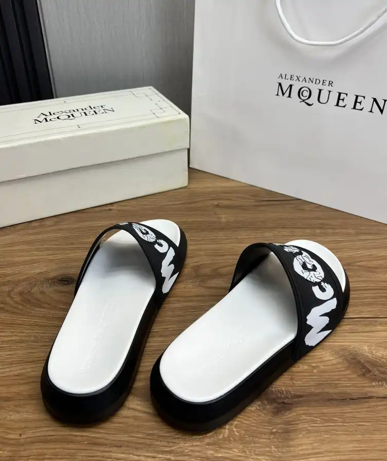 hype Alexander Mcqueen slippers