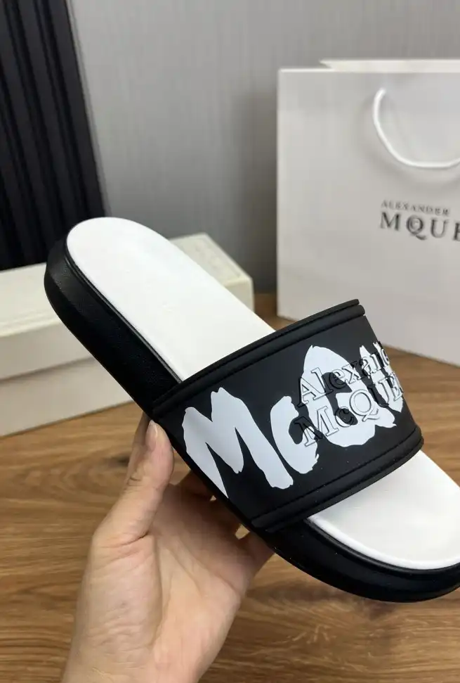 hype Alexander Mcqueen slippers