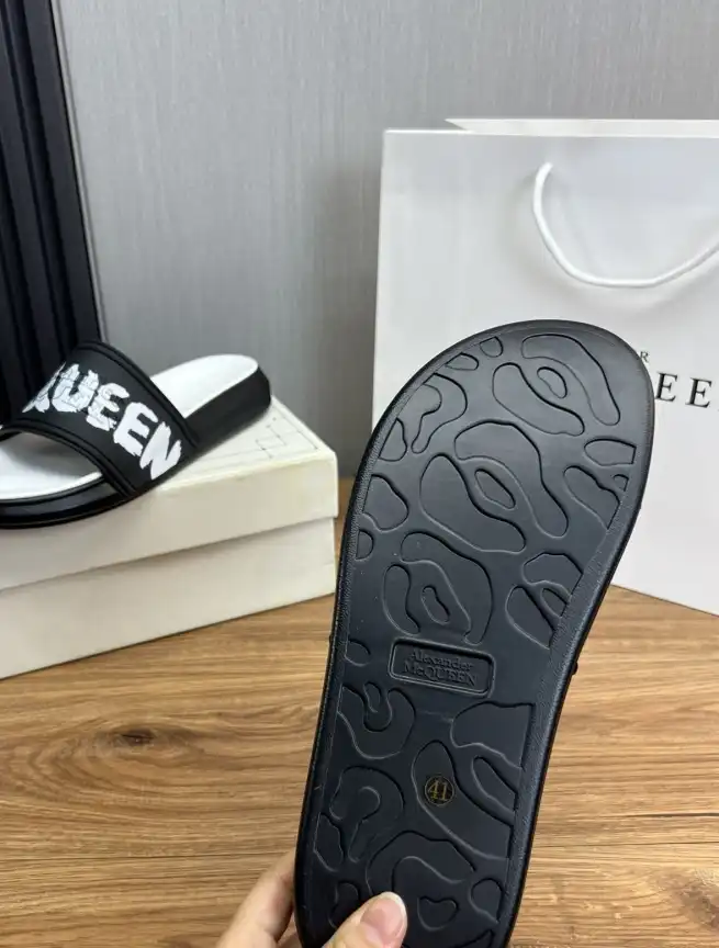 hype Alexander Mcqueen slippers