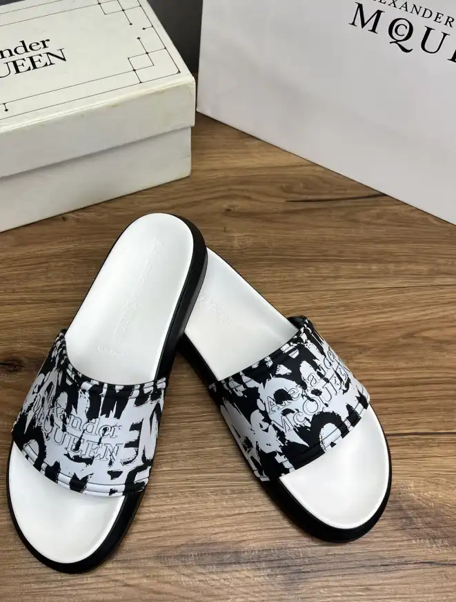 hype Alexander Mcqueen slippers