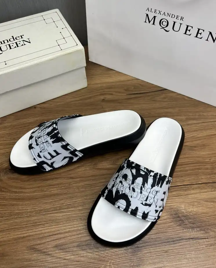 hype Alexander Mcqueen slippers