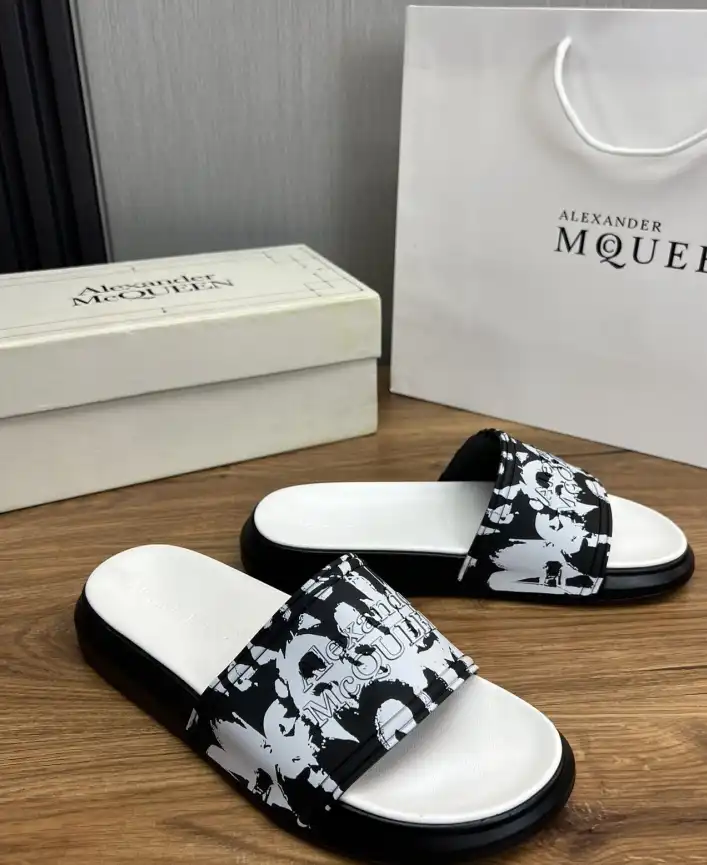 hype Alexander Mcqueen slippers