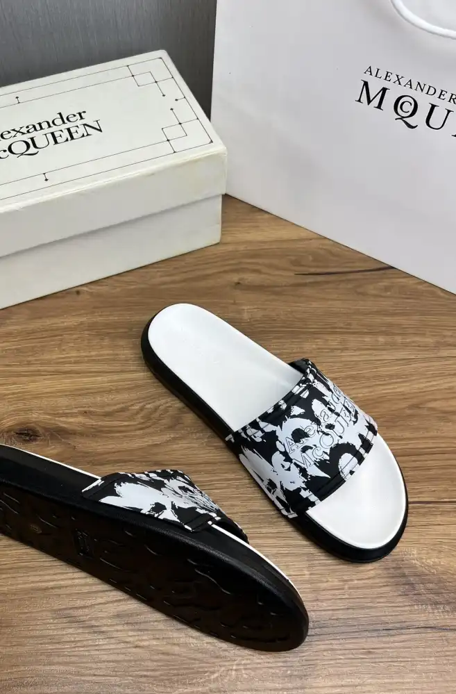 hype Alexander Mcqueen slippers