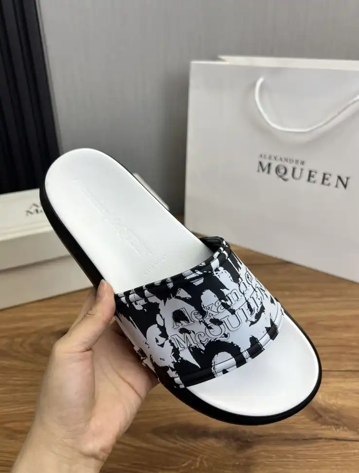 hype Alexander Mcqueen slippers