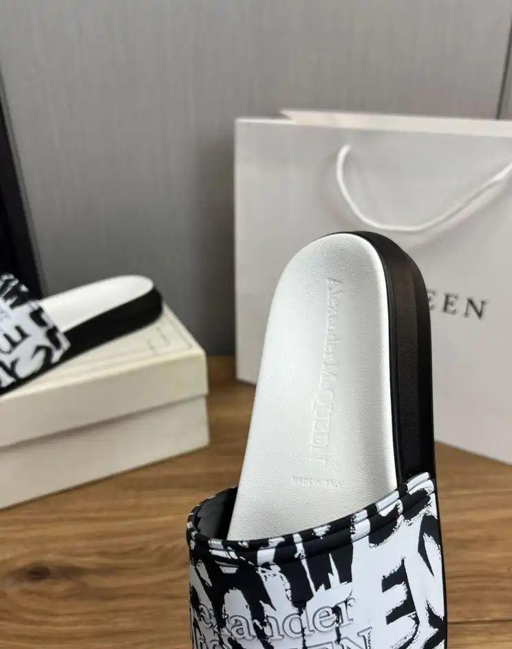 hype Alexander Mcqueen slippers