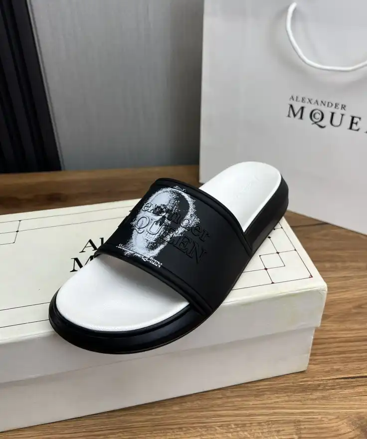 hype Alexander Mcqueen slippers