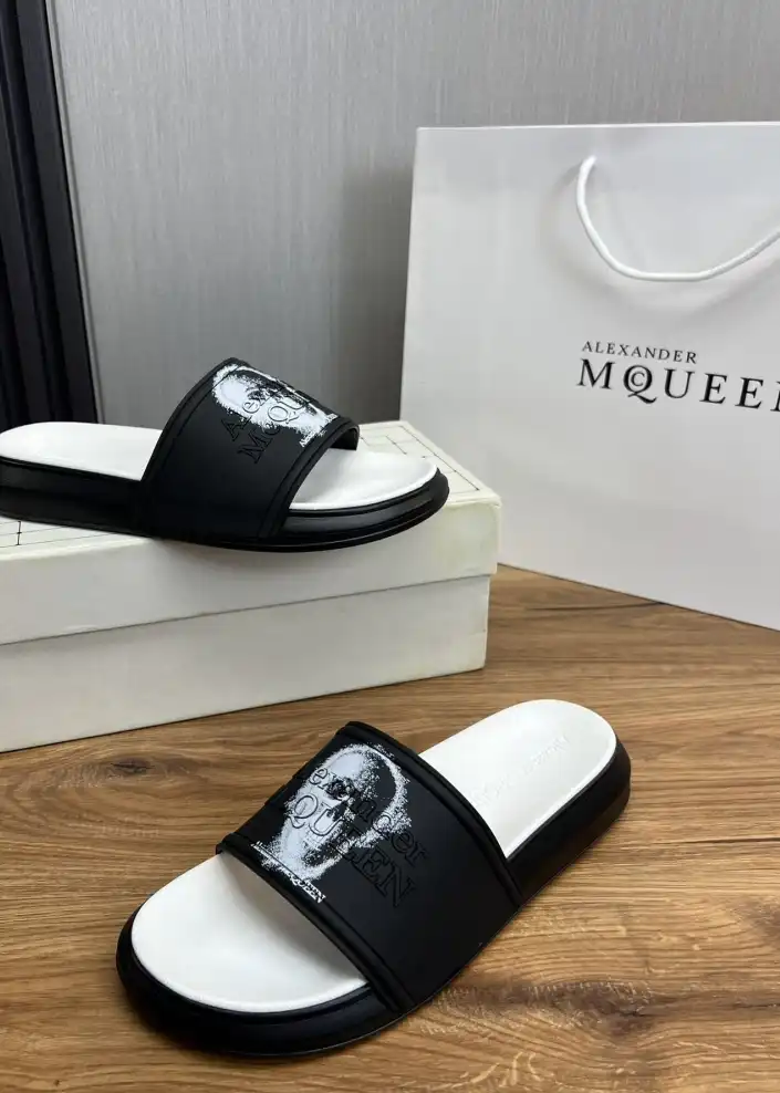 hype Alexander Mcqueen slippers