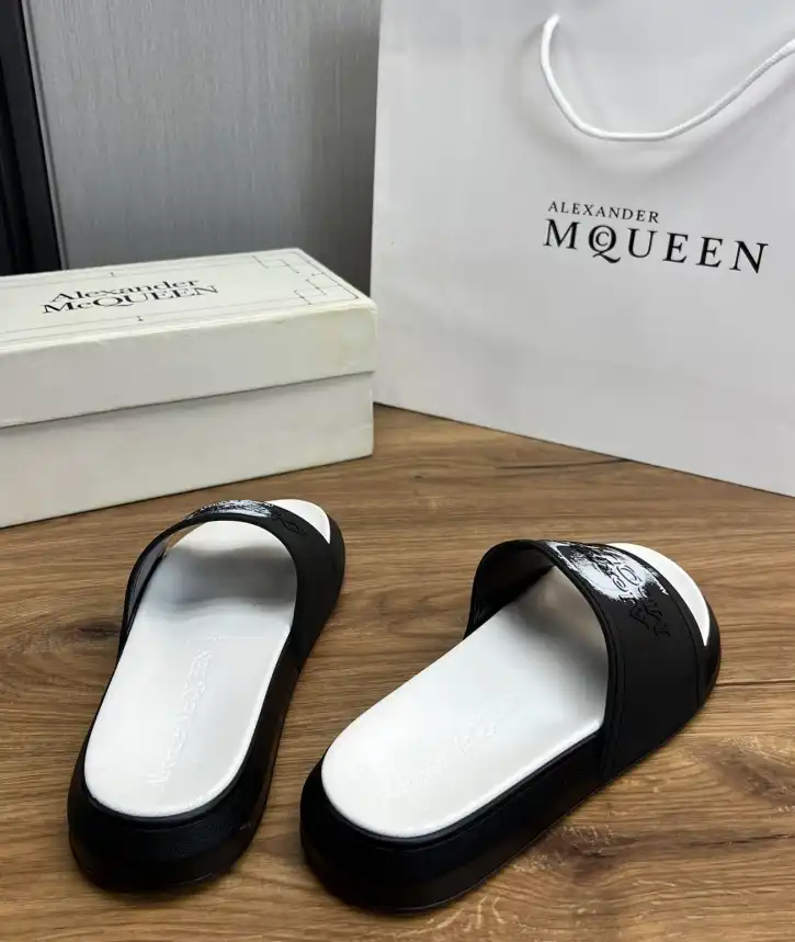 hype Alexander Mcqueen slippers