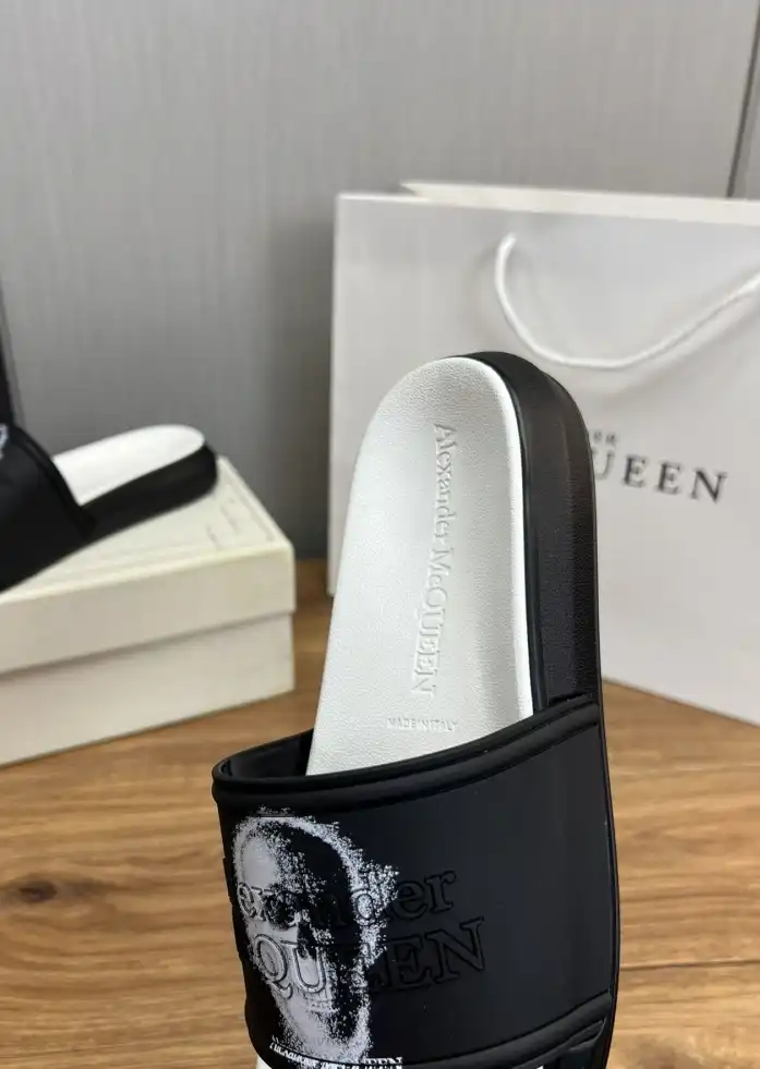 hype Alexander Mcqueen slippers