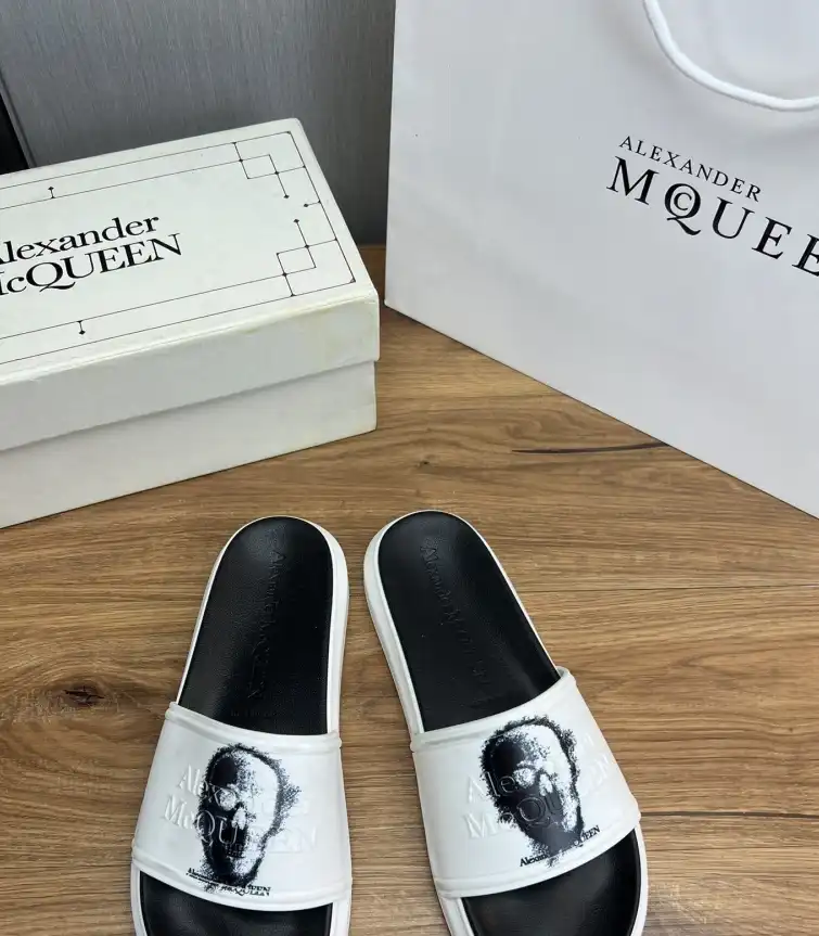 hype Alexander Mcqueen slippers