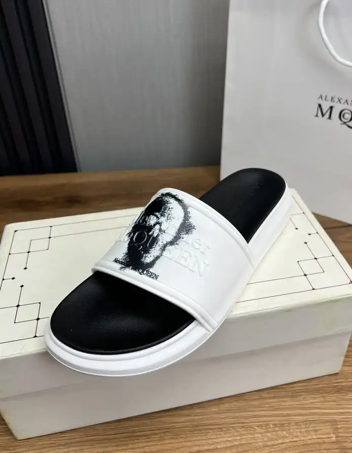 hype Alexander Mcqueen slippers