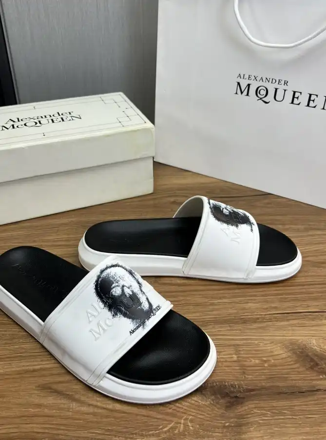 hype Alexander Mcqueen slippers