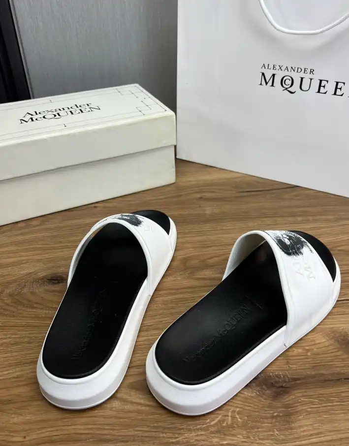 hype Alexander Mcqueen slippers