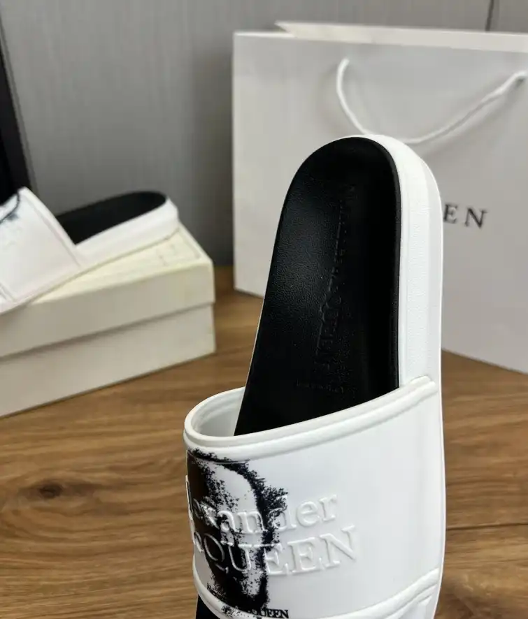 hype Alexander Mcqueen slippers