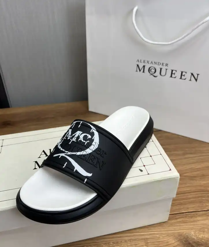 hype Alexander Mcqueen slippers