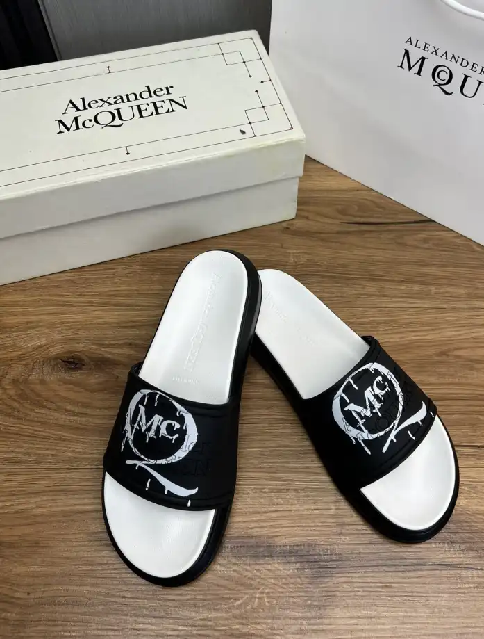 hype Alexander Mcqueen slippers