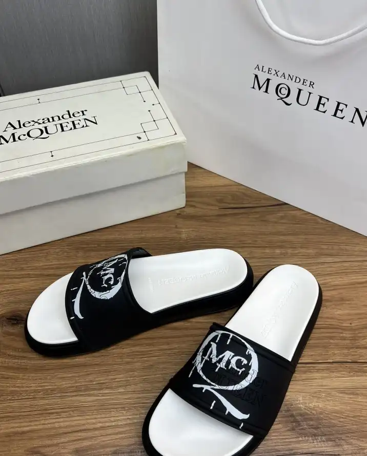 hype Alexander Mcqueen slippers