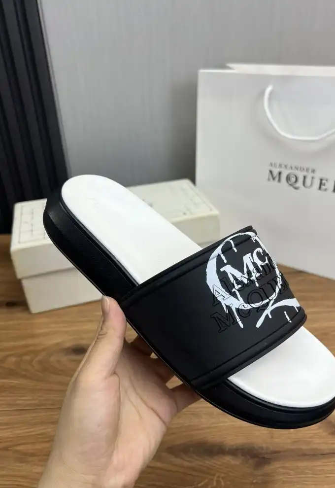 hype Alexander Mcqueen slippers