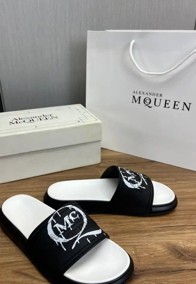 hype Alexander Mcqueen slippers