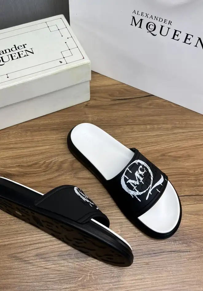 hype Alexander Mcqueen slippers