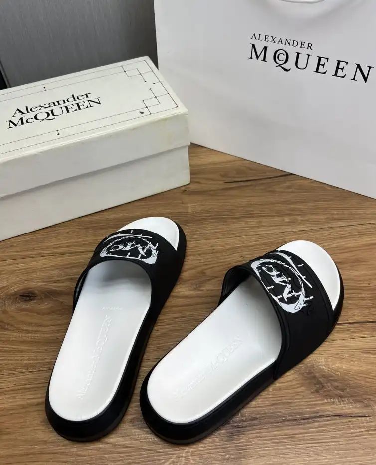 hype Alexander Mcqueen slippers