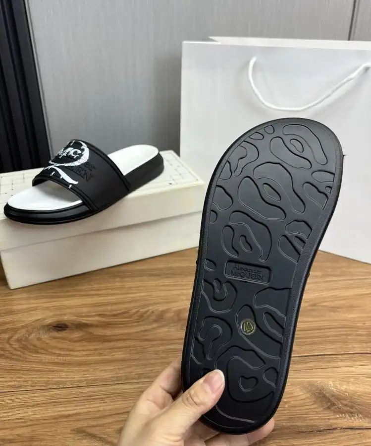 hype Alexander Mcqueen slippers