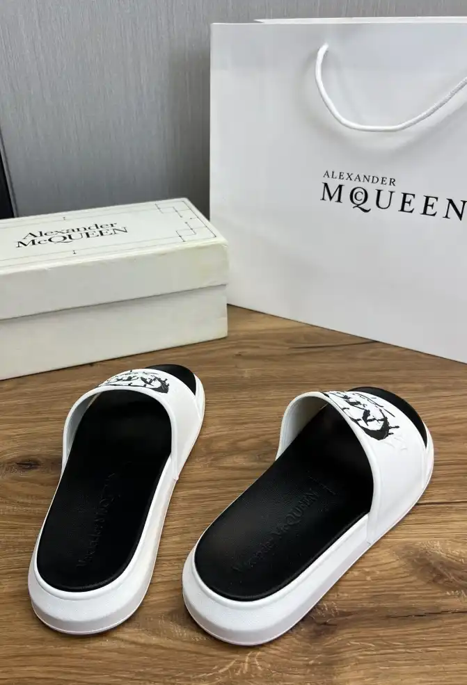 hype Alexander Mcqueen slippers