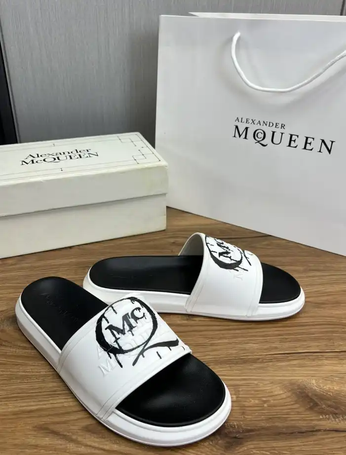 hype Alexander Mcqueen slippers