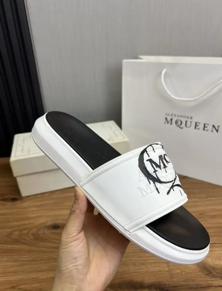 hype Alexander Mcqueen slippers