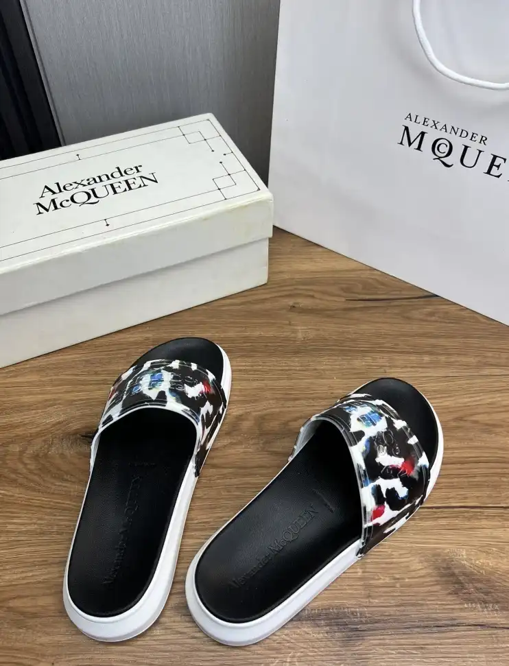 hype Alexander Mcqueen slippers