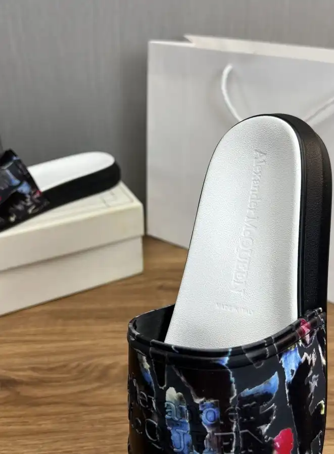 hype Alexander Mcqueen slippers