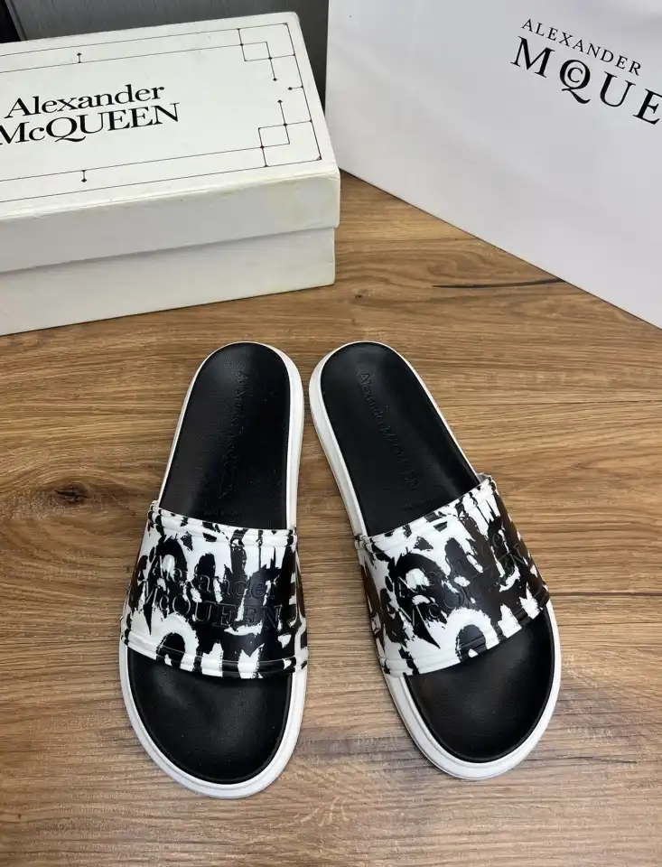 hype Alexander Mcqueen slippers