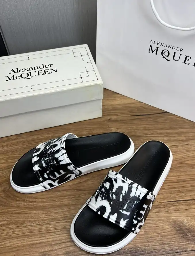 hype Alexander Mcqueen slippers