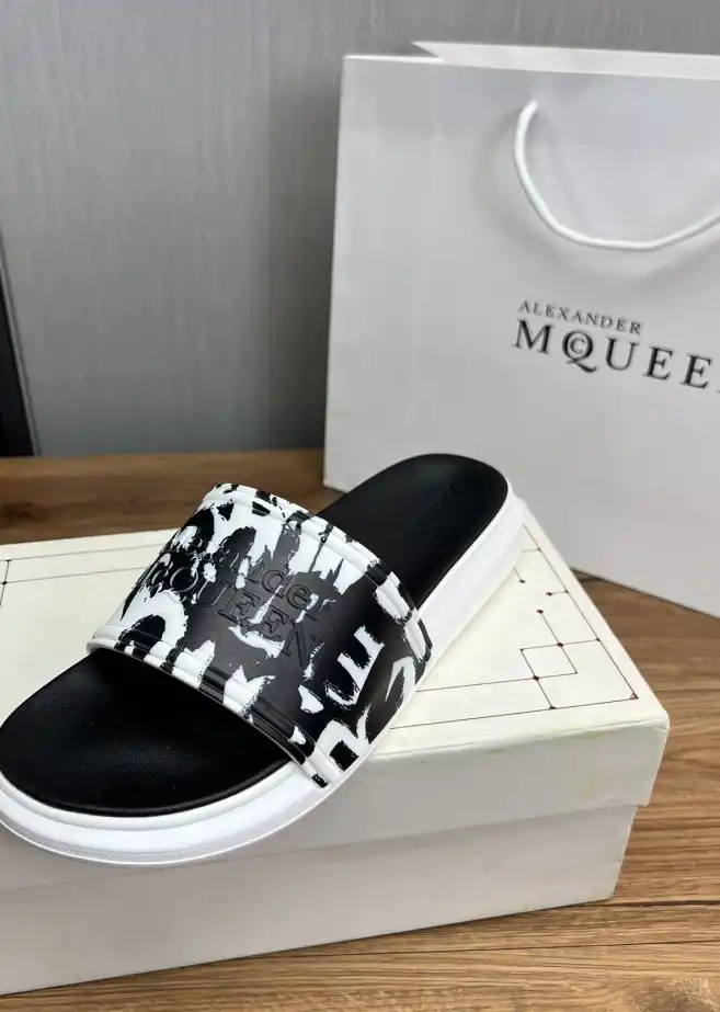 hype Alexander Mcqueen slippers