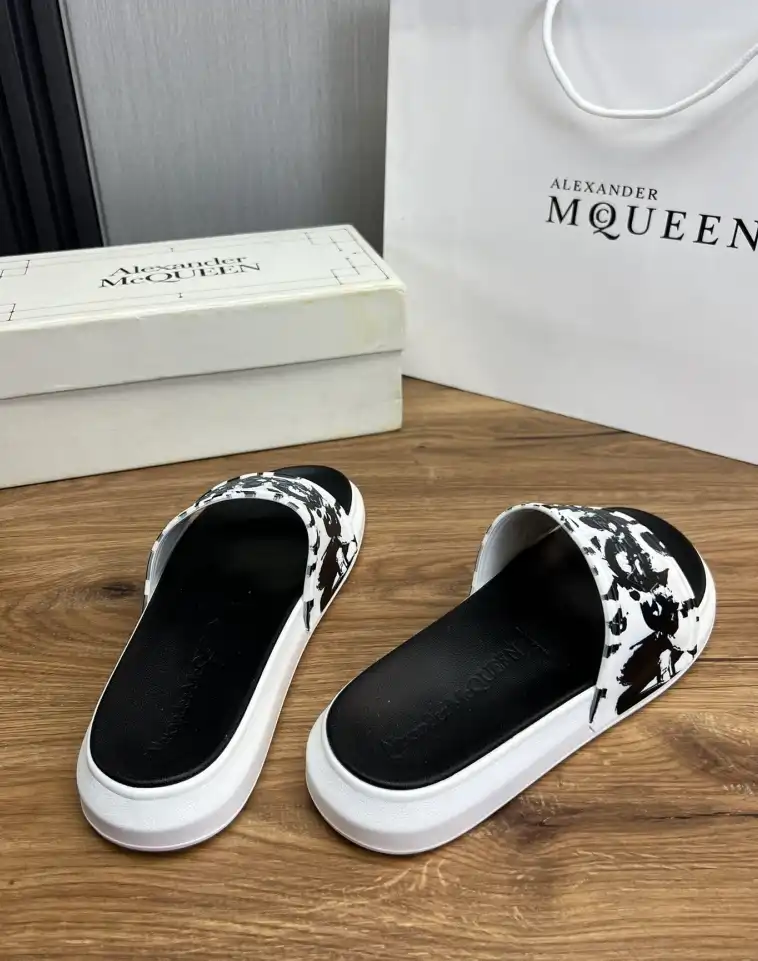 hype Alexander Mcqueen slippers