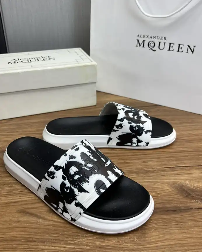 hype Alexander Mcqueen slippers