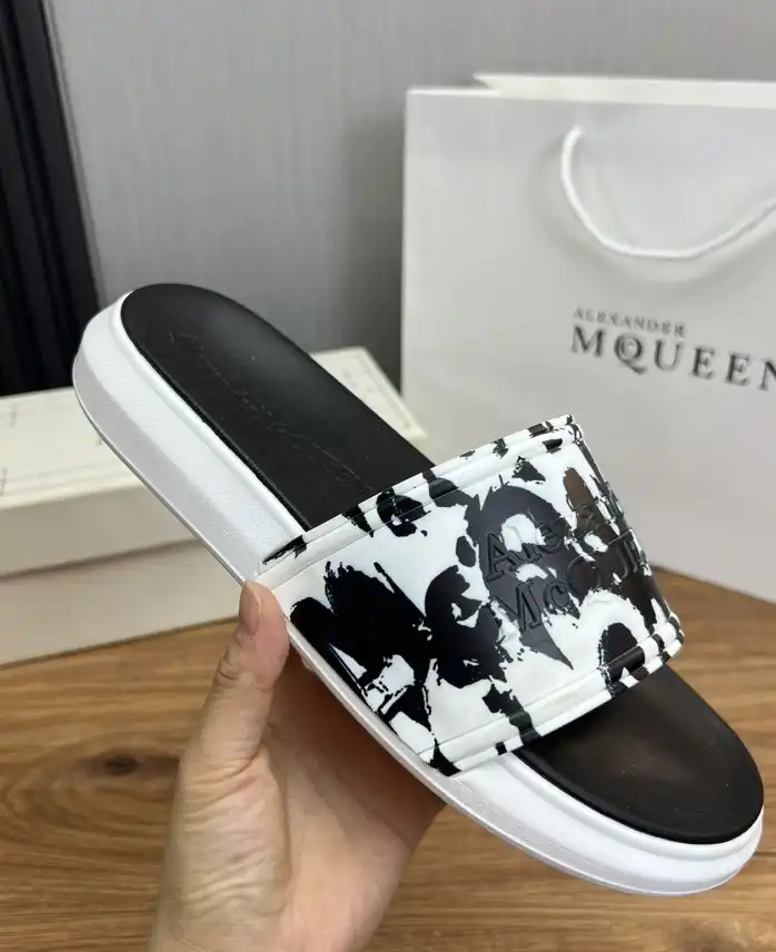 hype Alexander Mcqueen slippers