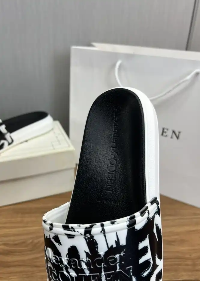 hype Alexander Mcqueen slippers