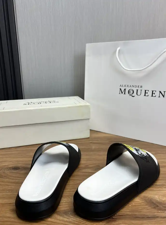 hype Alexander Mcqueen slippers