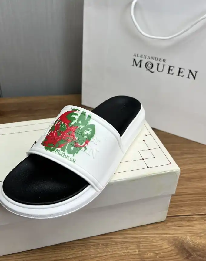 hype Alexander Mcqueen slippers