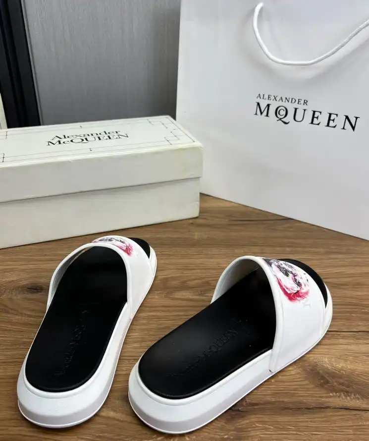 hype Alexander Mcqueen slippers