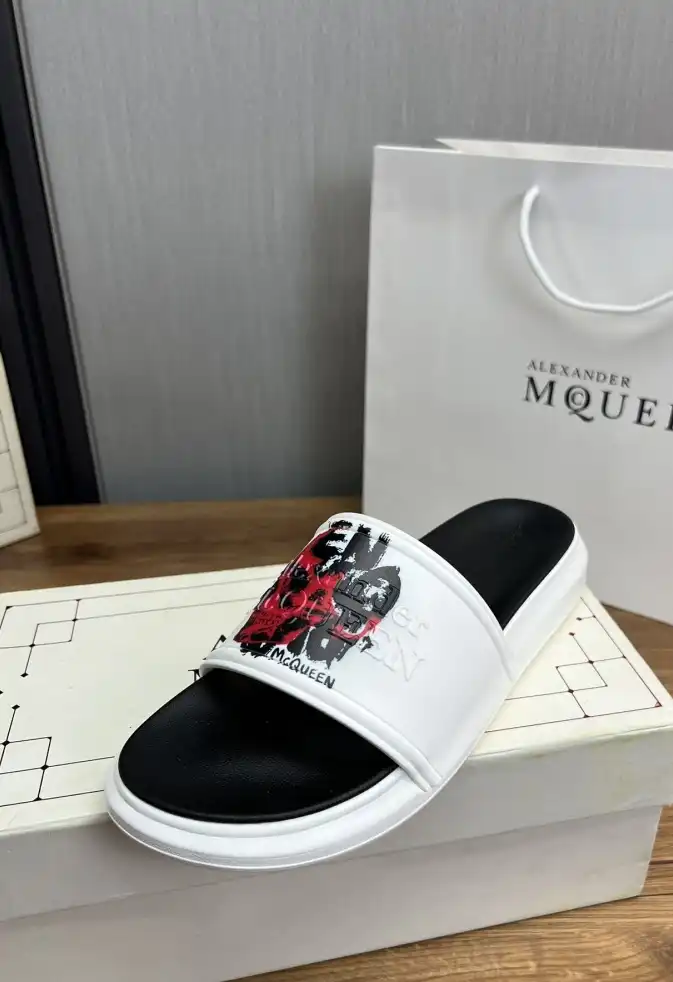 hype Alexander Mcqueen slippers