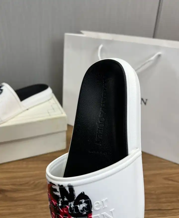 hype Alexander Mcqueen slippers